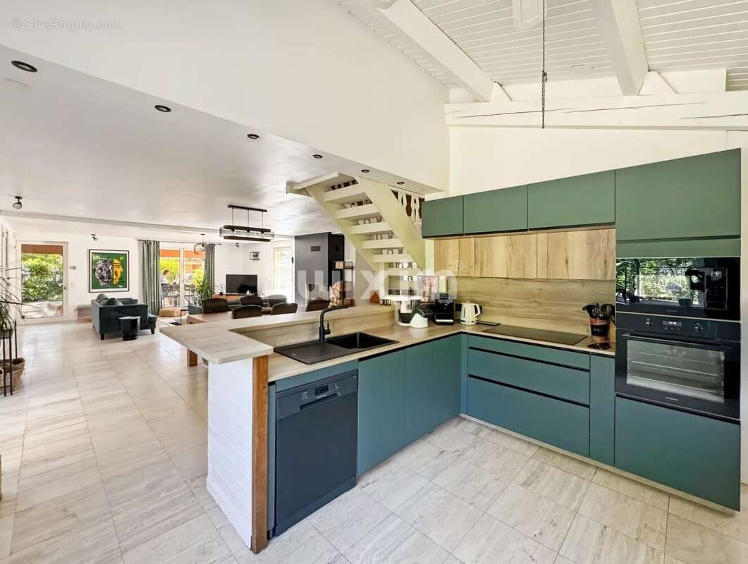 Maison à MONTBOUCHER-SUR-JABRON