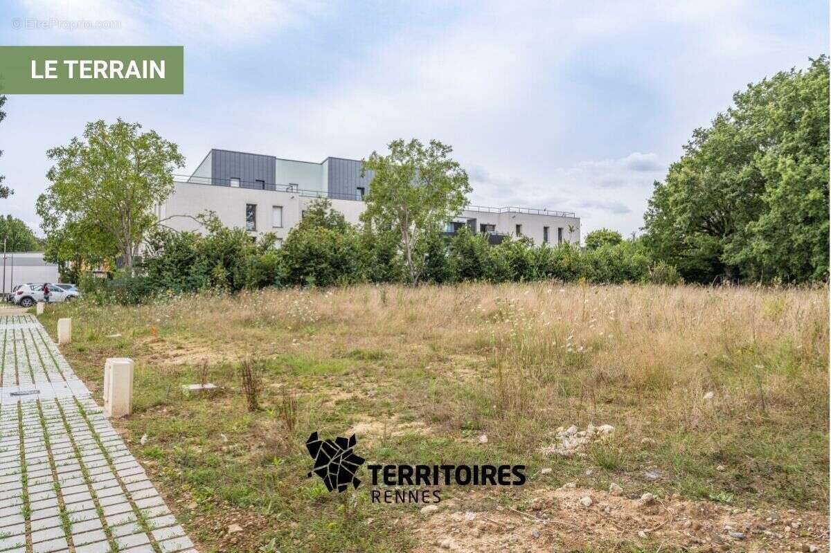 Terrain à LA CHAPELLE-THOUARAULT