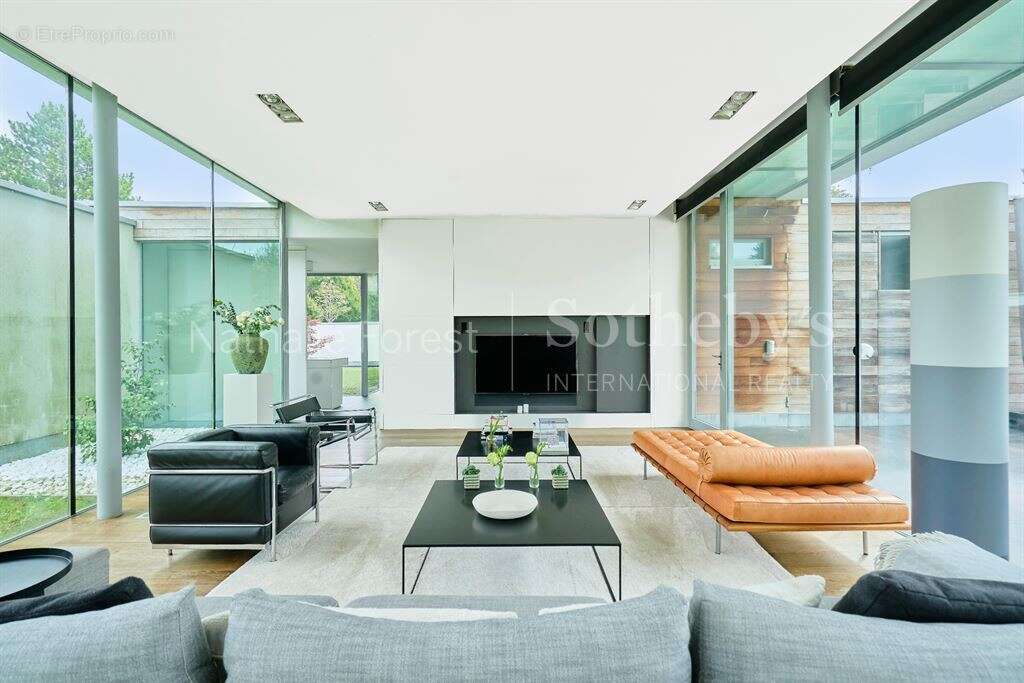 Exclusivité . Bondues  , Rare maison contemporaine sur 3800 m2 , 5 chambres,piscine extérieure. - photo 13