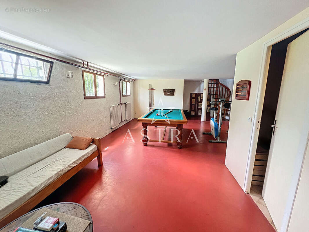 Maison à VERRIERES-LE-BUISSON