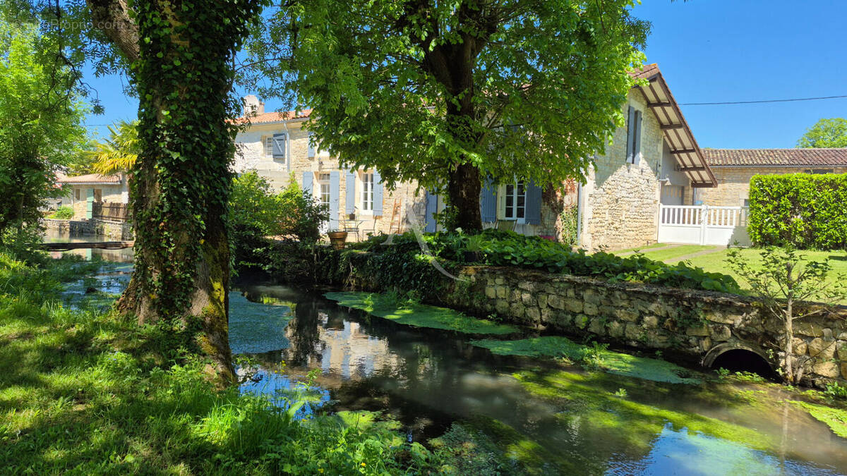 Maison à SAINT-HILAIRE-DE-VILLEFRANCHE