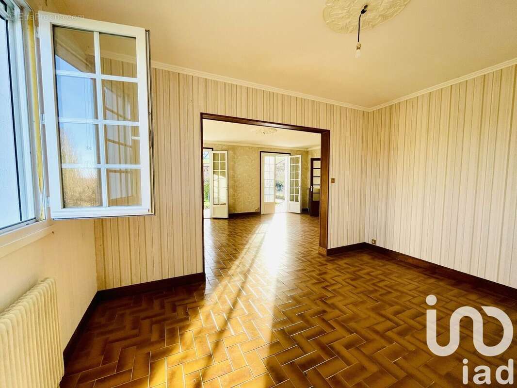 Photo 9 - Maison à ROULLET-SAINT-ESTEPHE