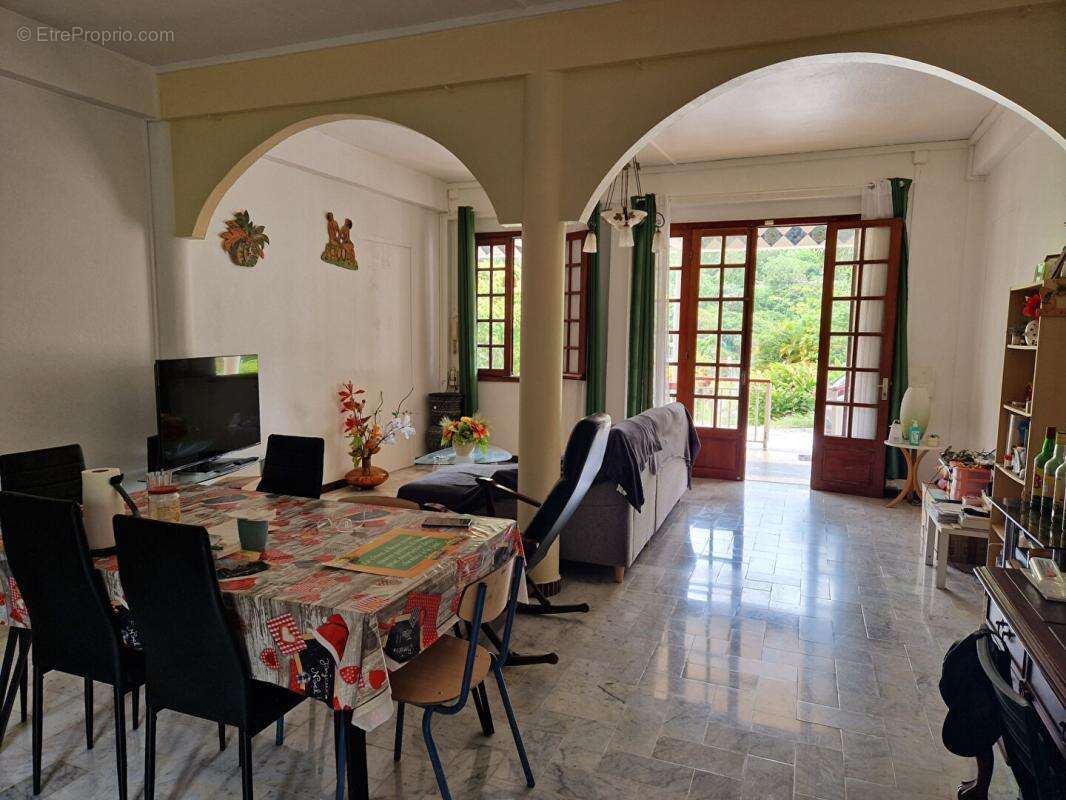 Appartement  4 pièce(s) 117 m2 , 3  chambres, rez-de-chaussée, grande terrasse, Gourbeyre - photo 2