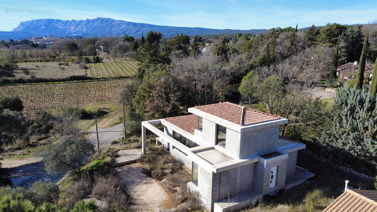 Maison à POURRIERES