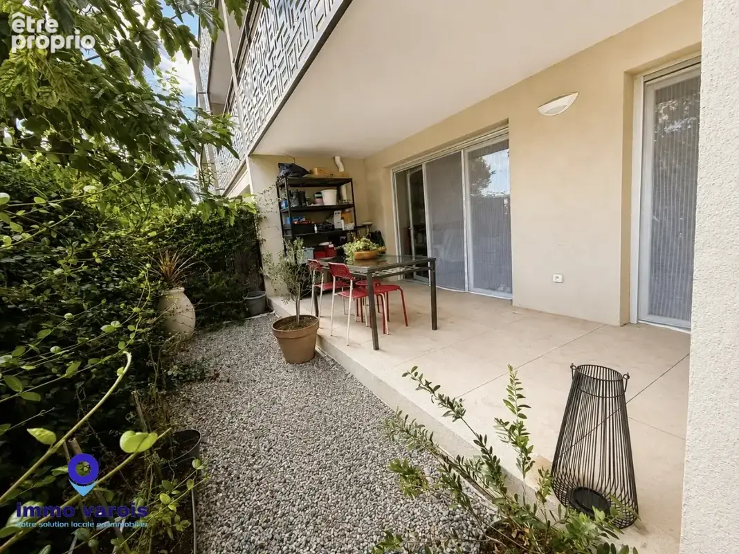PIERREFEU DU VAR RARE A LA VENTE Bel appartement récent T2 avec terrasse, jardin et 2 parkings - photo 6