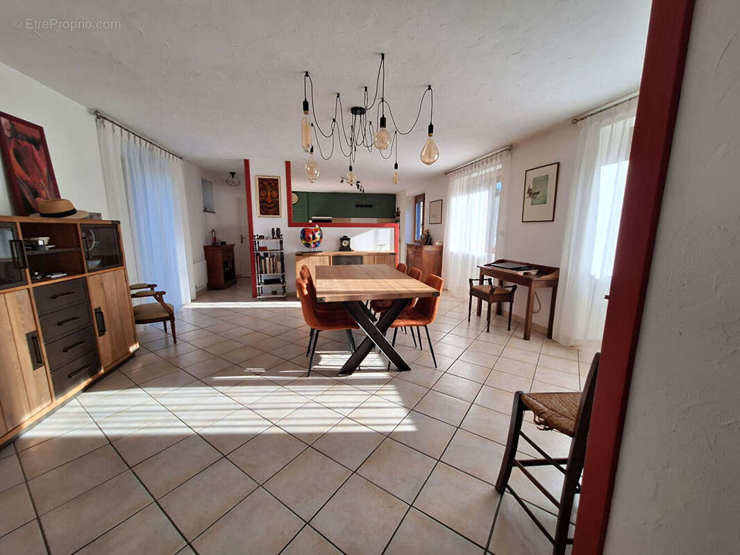 MELRAND - Charmante longère en pierre de 168 m² - 7 pièces - photo 9