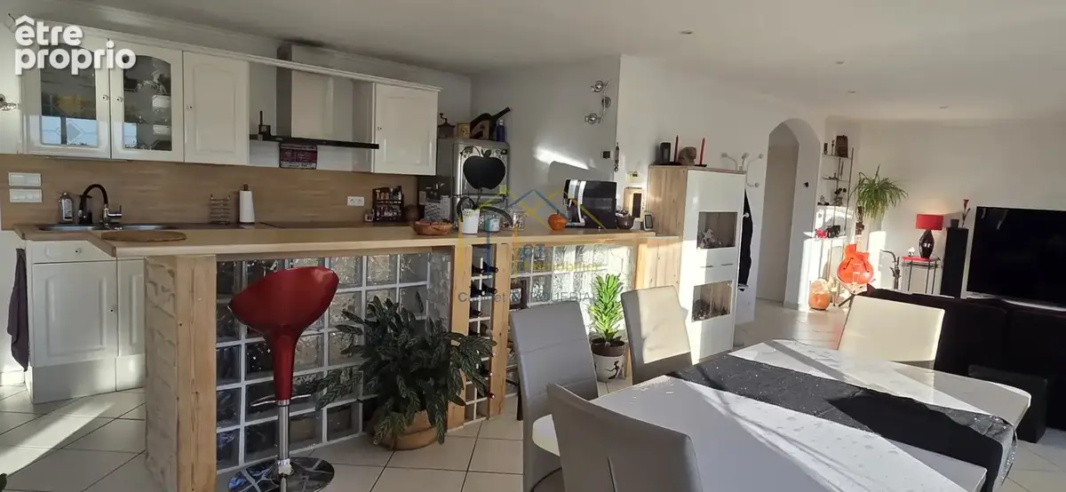 Grande villa avec 5 chambres, piscine et vue dégagée - photo 9