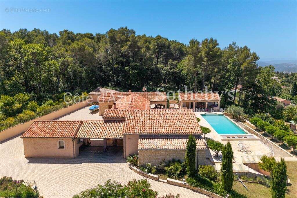 Villa avec piscine et vue panoramique à vendre à Cabris, proche Grasse et Cannes - photo 10