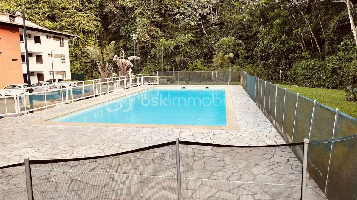 Appartement à REMIRE-MONTJOLY