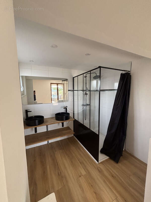 Maison 217 m² à Saint-Laurent-De-Chamousset  - photo 8