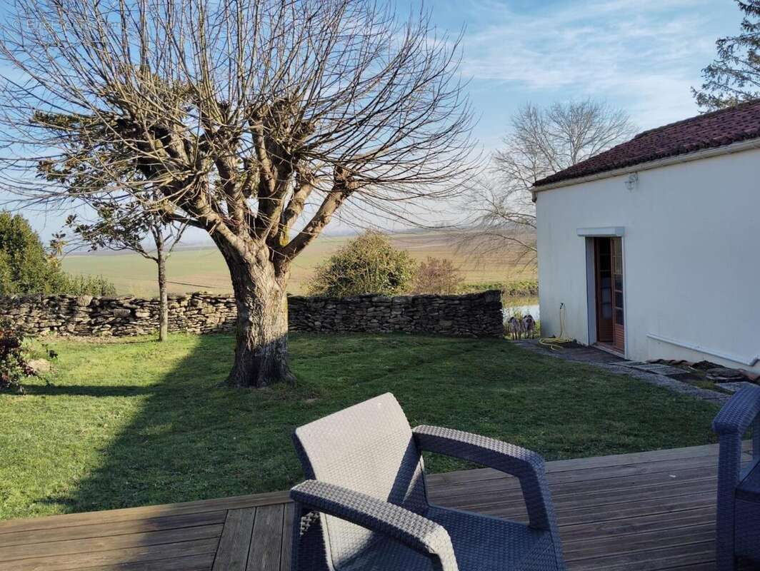 Maison 110 m² à Vouille-Les-Marais  - photo 8
