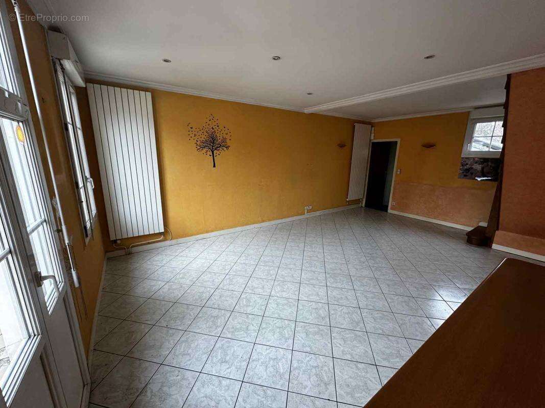 Commerce à LA FERTE-BERNARD