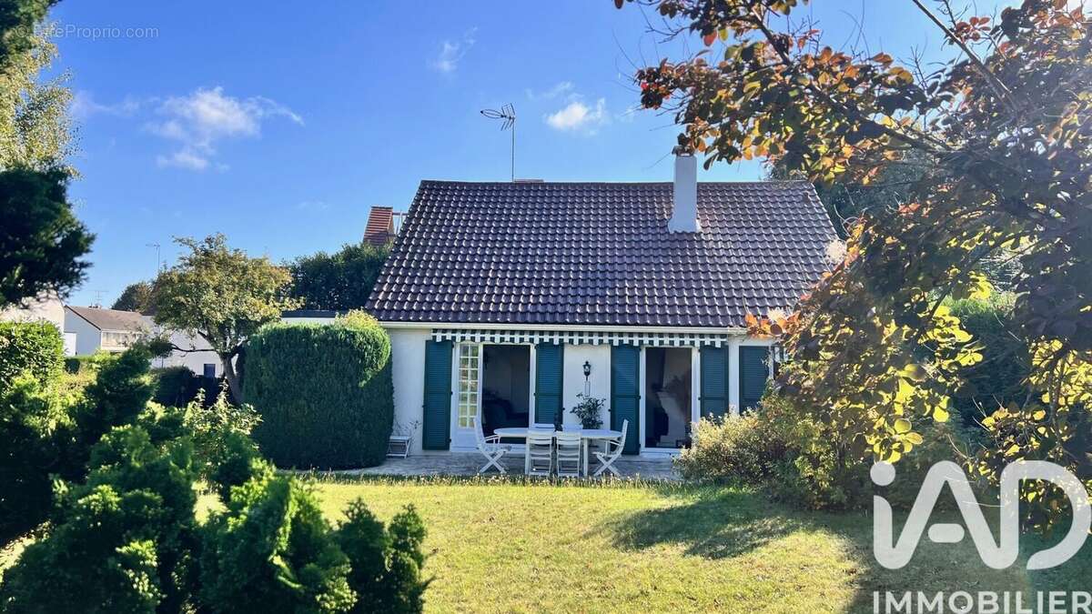 Photo 2 - Maison à VERT-SAINT-DENIS