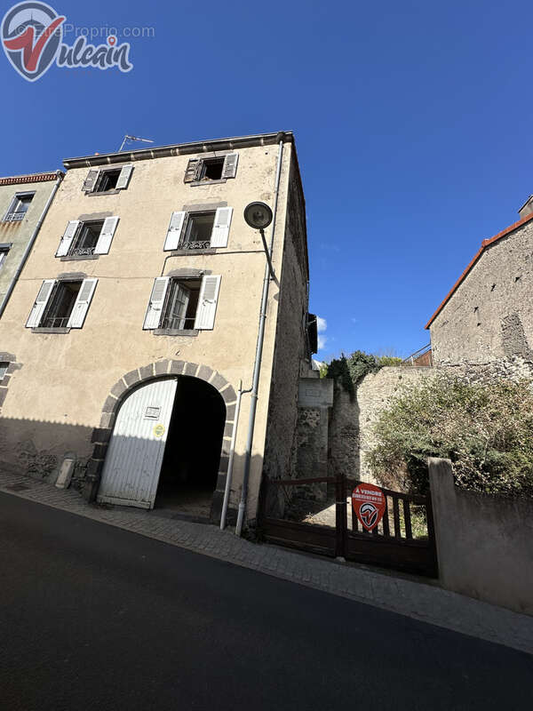 Maison à LA ROCHE-BLANCHE
