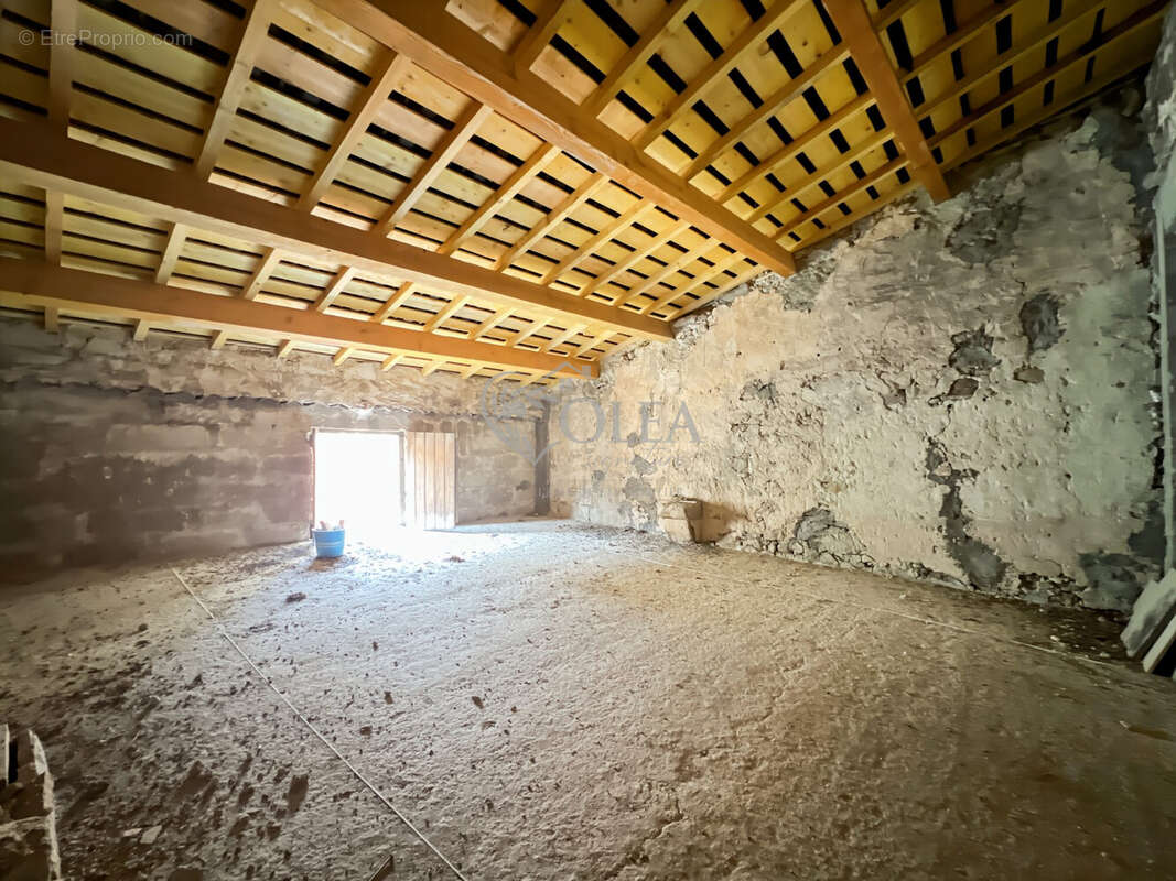 Appartement 117 m² à Saint-Quentin-La-Poterie  - photo 5