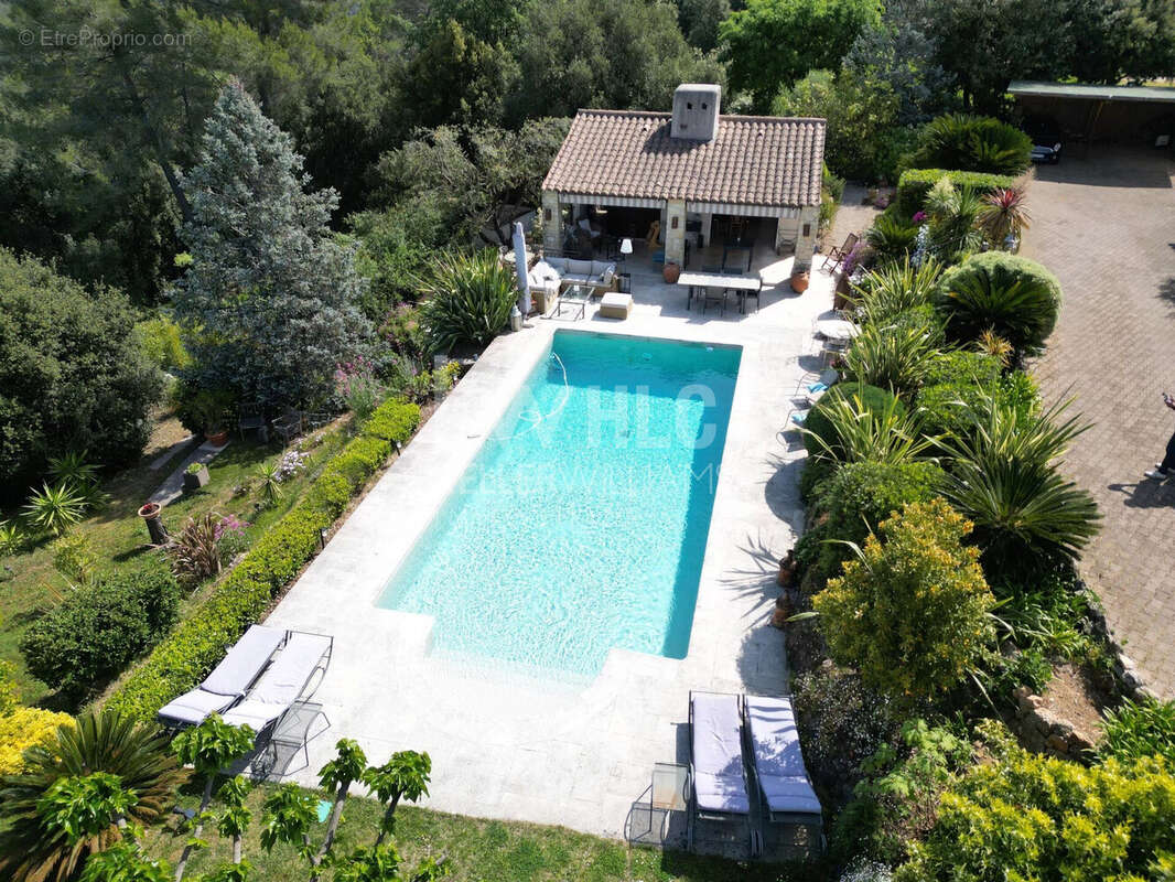 Maison à ROQUEFORT-LES-PINS