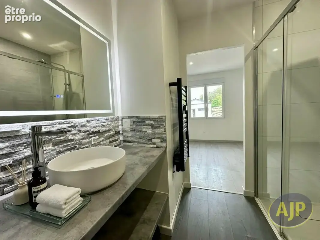 Maison contemporaine, 4 chambres et 1 bureau ! - photo 7