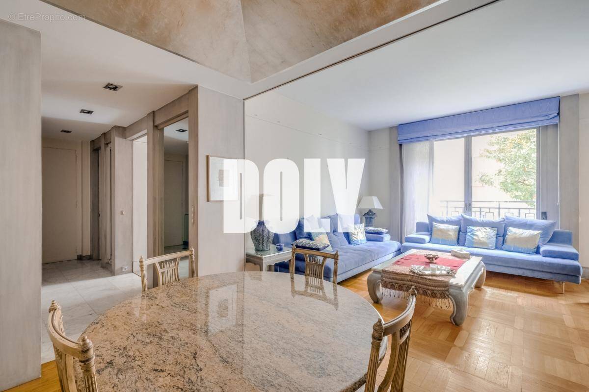 Appartement à PARIS-8E