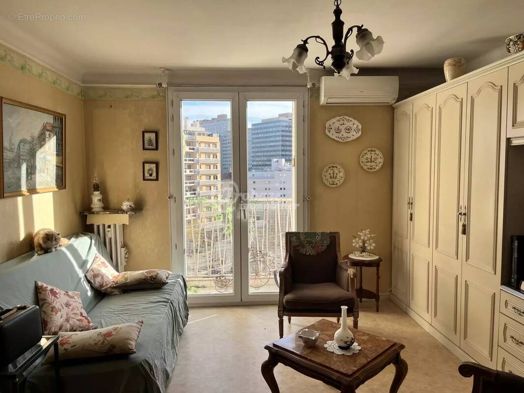 Appartement à MARSEILLE-5E