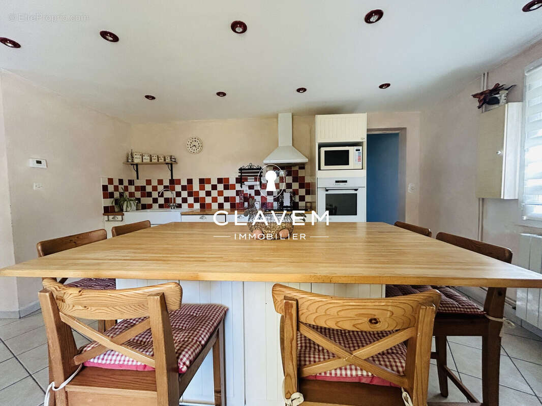 Maison 148 m² à Cavignac  - photo 3