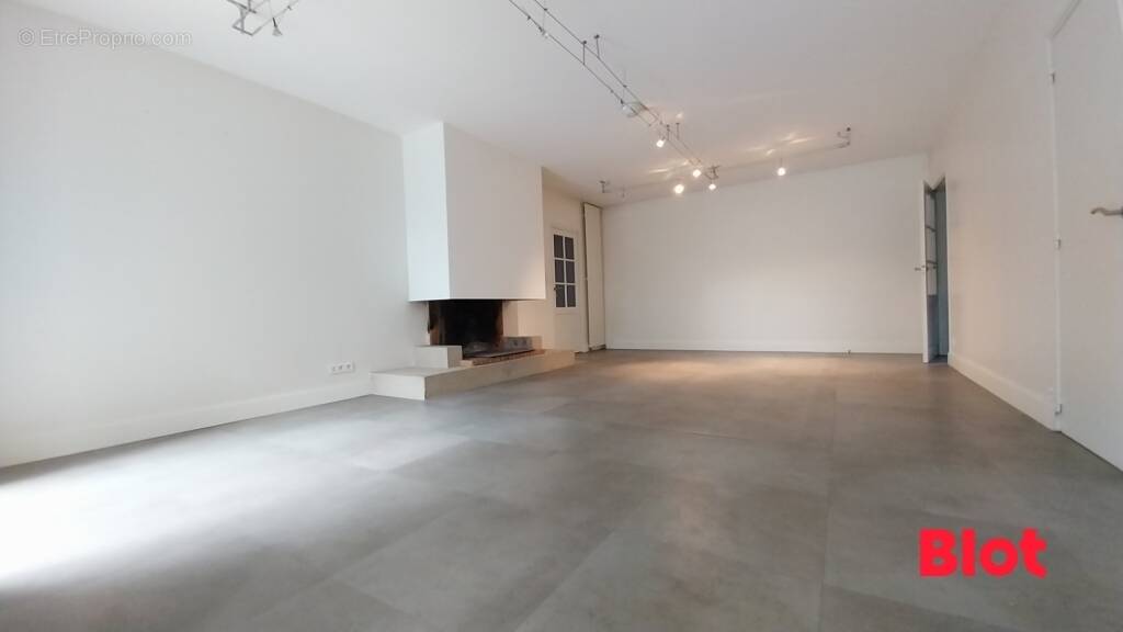 Maison 174 m² à La Chapelle-Des-Fougeretz  - photo 2