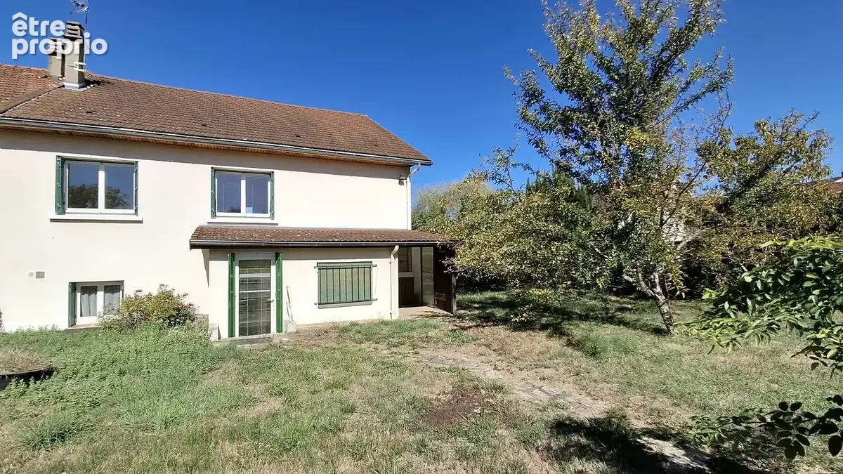 Située à proximité des commodités, maison en rez de chaussée surélevée de 133 m2 habitables sur beau terrain d - photo 3
