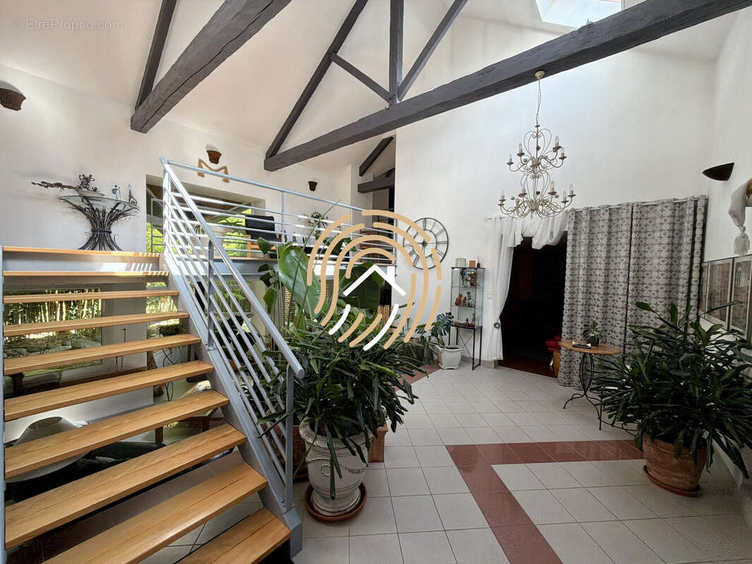 Maison 310 m² à Valenciennes  - photo 2