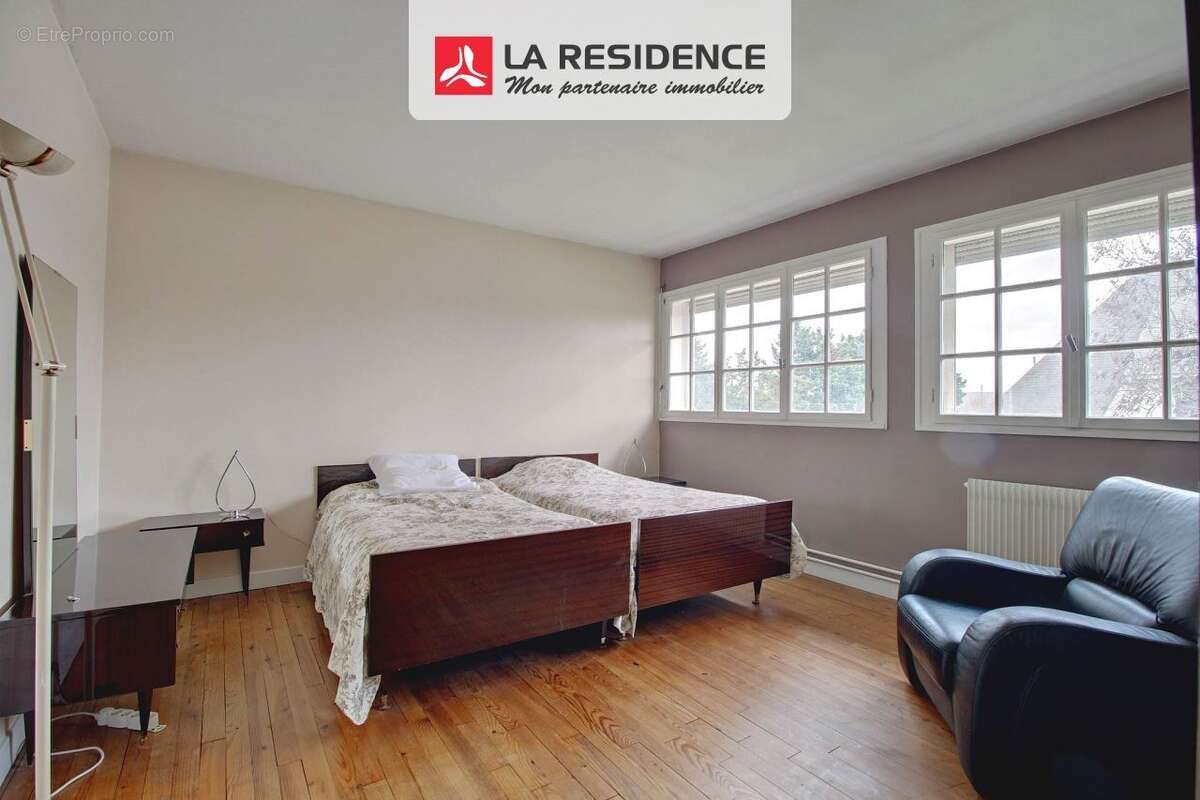 Maison 173 m² à Oissel  - photo 4