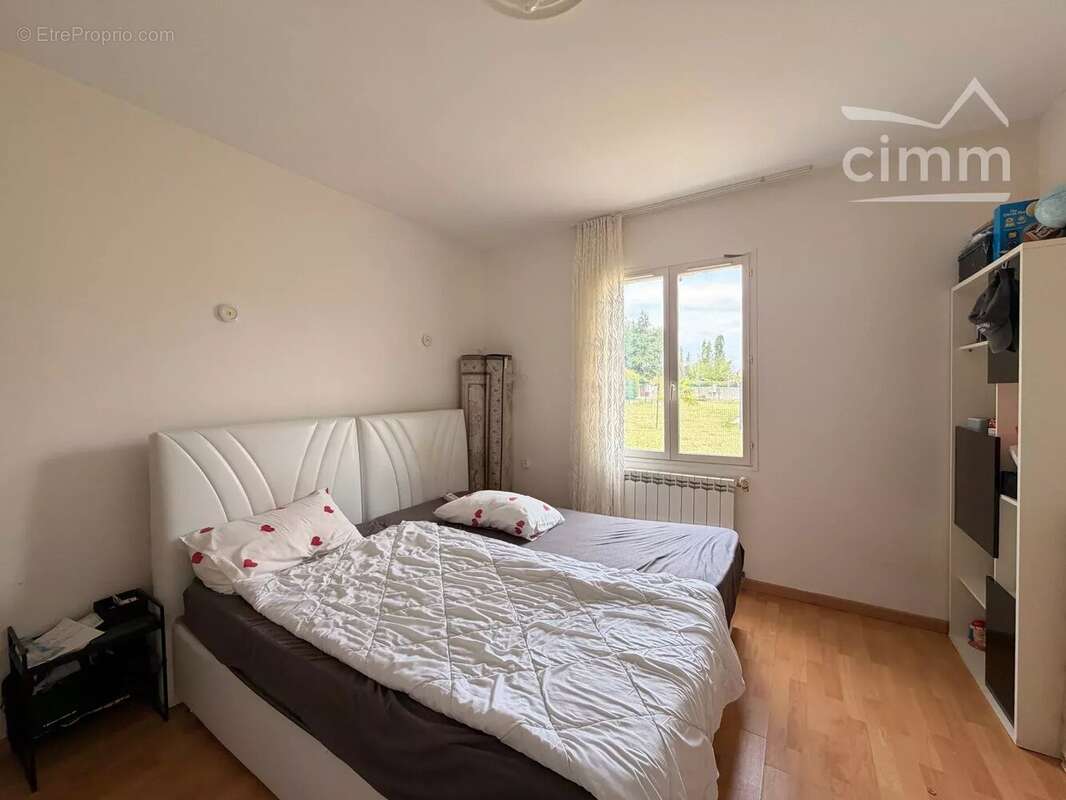 MER – Maison de plain-pied 112 m² – 3 chambres – Terrain 700 m² – Garage - photo 9
