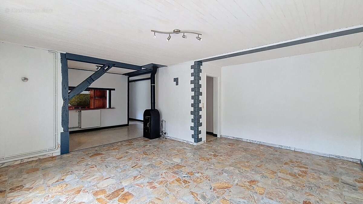 Salle à manger - Salon - Appartement à PONT-DE-ROIDE