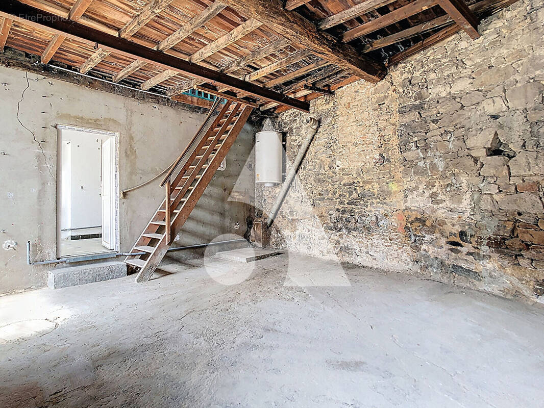 Maison à GREZIEU-LE-MARCHE
