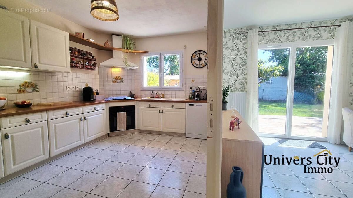 Maison à SAINTE-LUCE-SUR-LOIRE