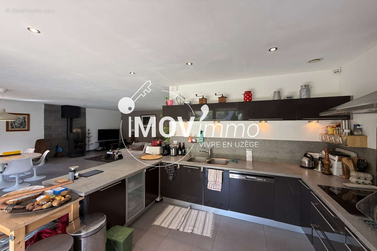 Maison 151 m² à Uzes  - photo 3