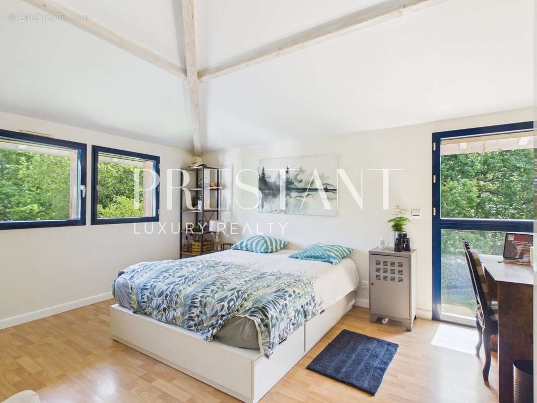 Maison d'Architecte au Calme, Piscine et jardin arboré. - photo 17