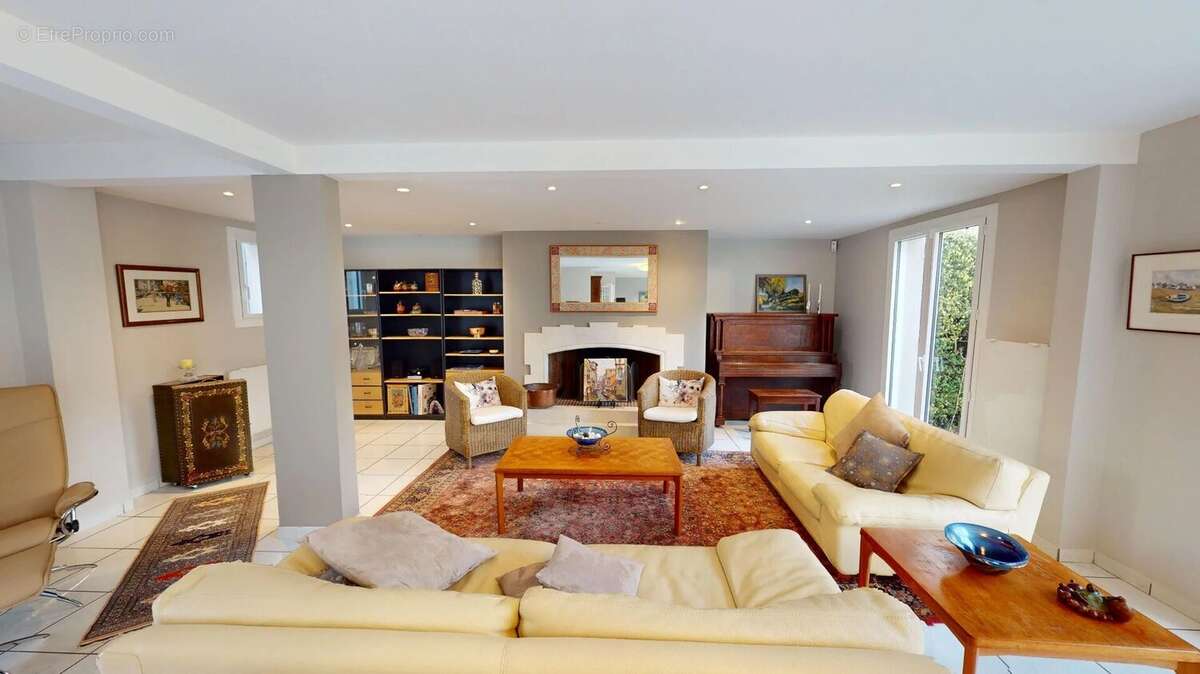 Maison à SAINT-NOM-LA-BRETECHE