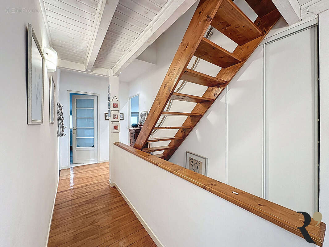 Toulouse, Cote Pavée / Maison T6 de charme 153 m² avec garage et jardin ! - photo 9