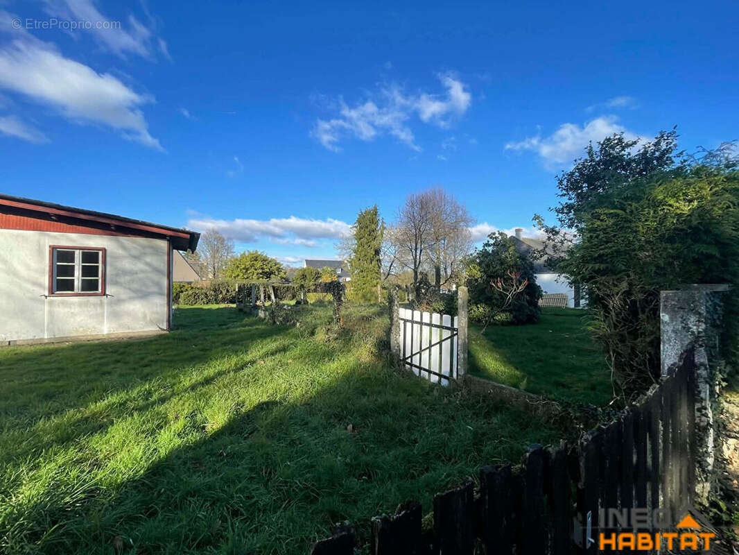 Terrain à SAINT-GONDRAN