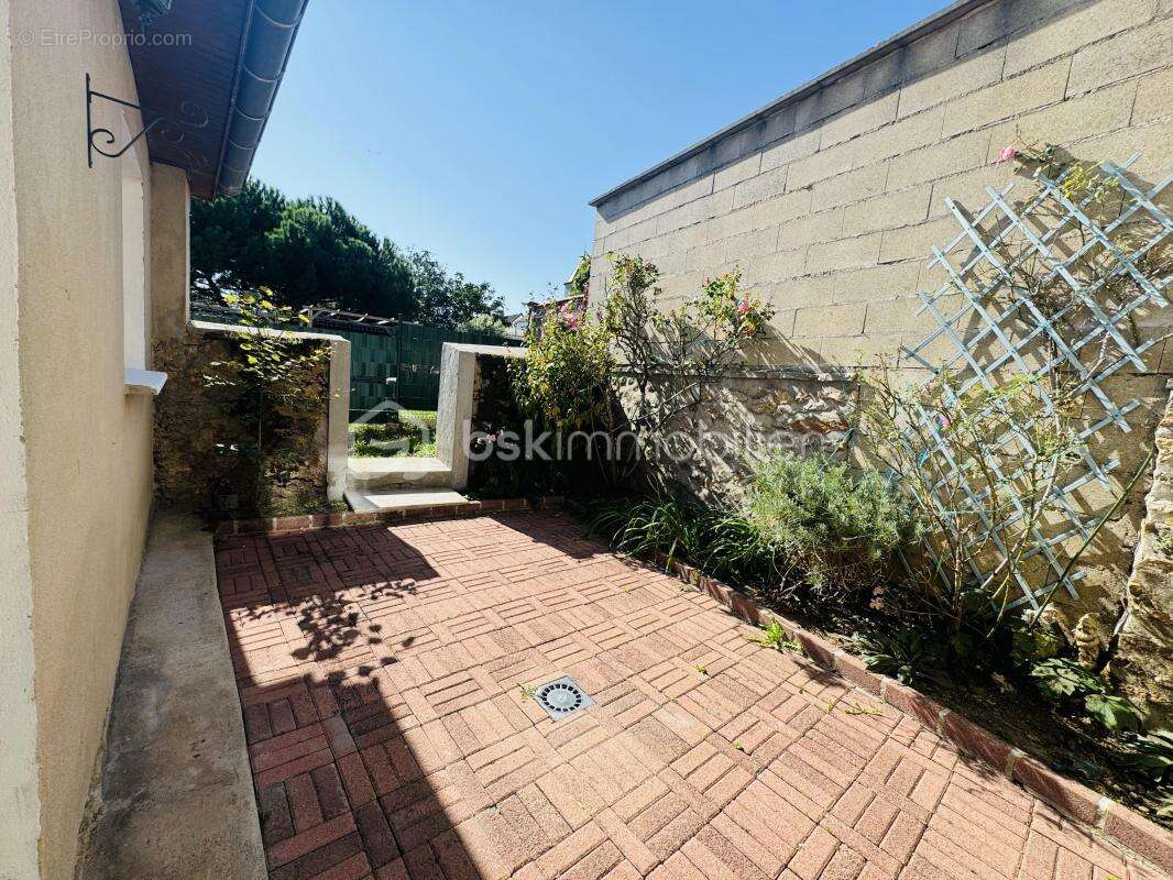 Maison à OZOUER-LE-VOULGIS