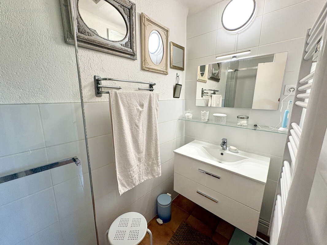 Propriété de caractère d'environ 185m2 sur près de 2 hectares avec piscine, tennis et maison indépendante - photo 12