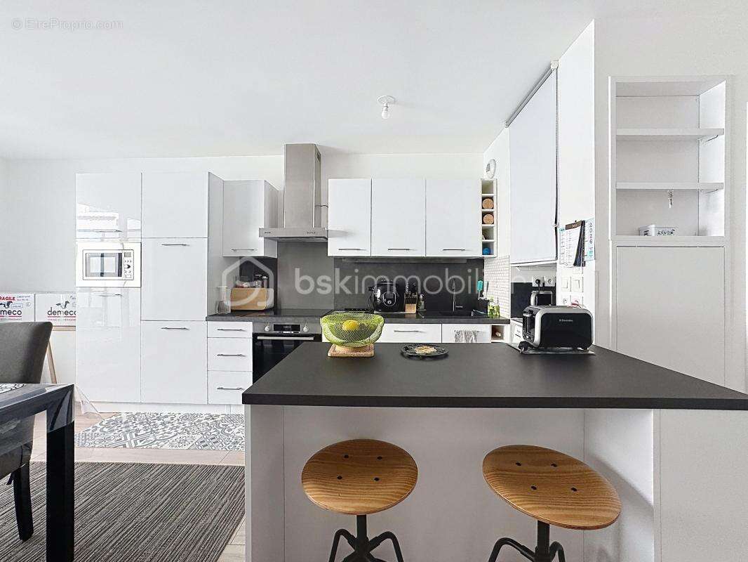 Appartement à THIVERVAL-GRIGNON