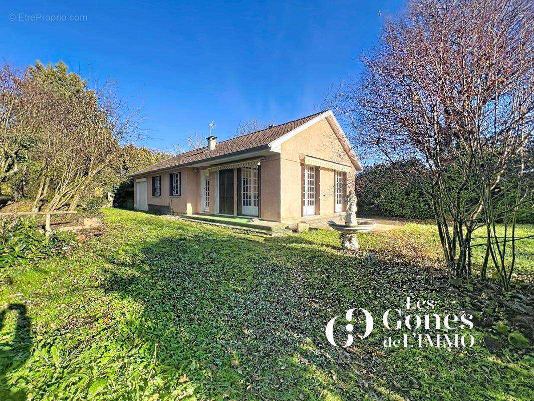 Maison à SAINT-GENIS-LES-OLLIERES