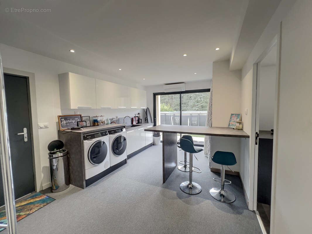 Maison à SAINT-LAURENT-DU-PAPE