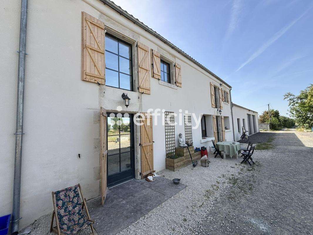 Maison à SAINT-JEAN-DE-LIVERSAY