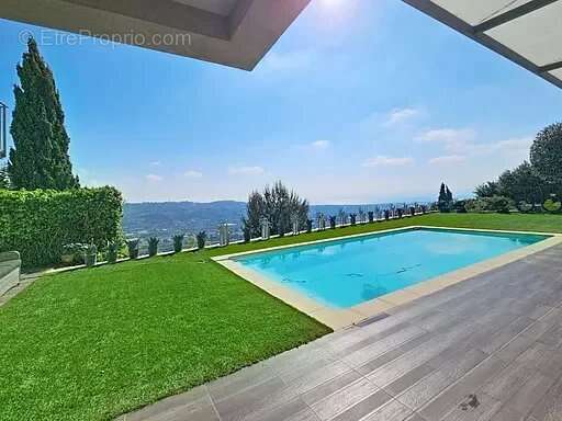 Maison à SAINT-LAURENT-DU-VAR