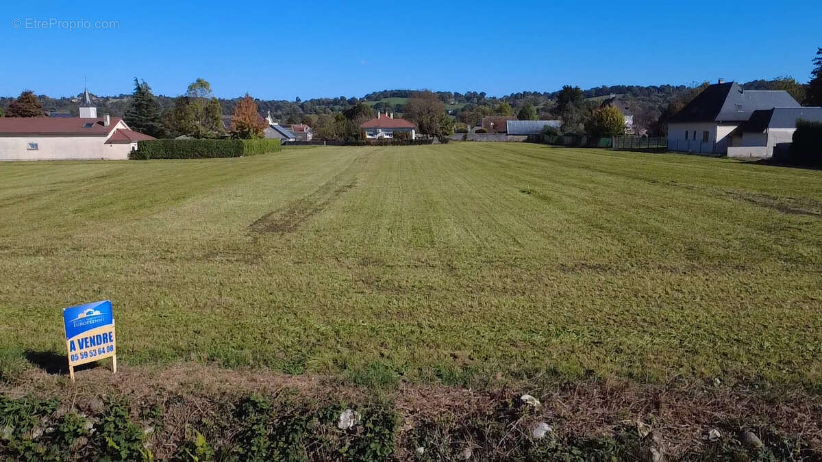 Terrain à LAMARQUE-PONTACQ