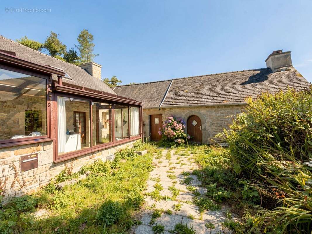 Maison 106 m² à Brennilis  - photo 2