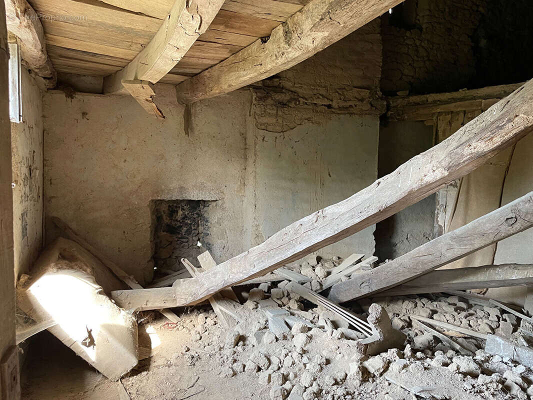 Enorme Potentiel avec cette Longère sur un terrain de 2829m2 Hameau Tranquille - photo 8
