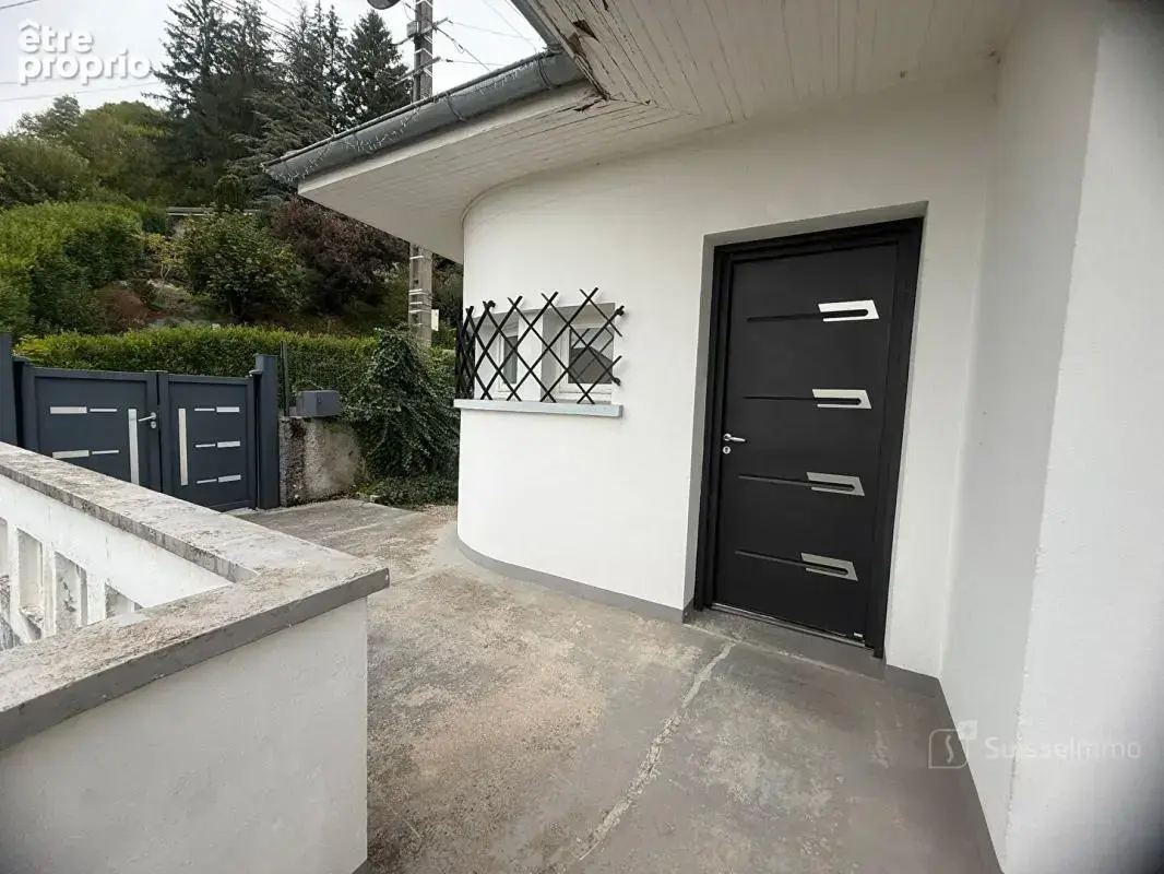 Maison Oyonnax 6 pièce(s) 158 m2 - photo 1