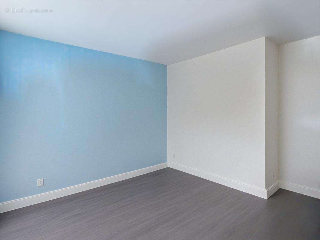 Appartement T3/T4 Orléans 71m²  Balcon & Vue 6e étage  Proche Tram & Commerces  Ravalement récent  Possibilité 3 chambres  Idéal - photo 7