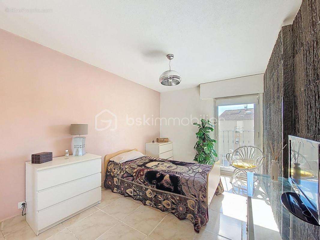 Appartement à SIX-FOURS-LES-PLAGES